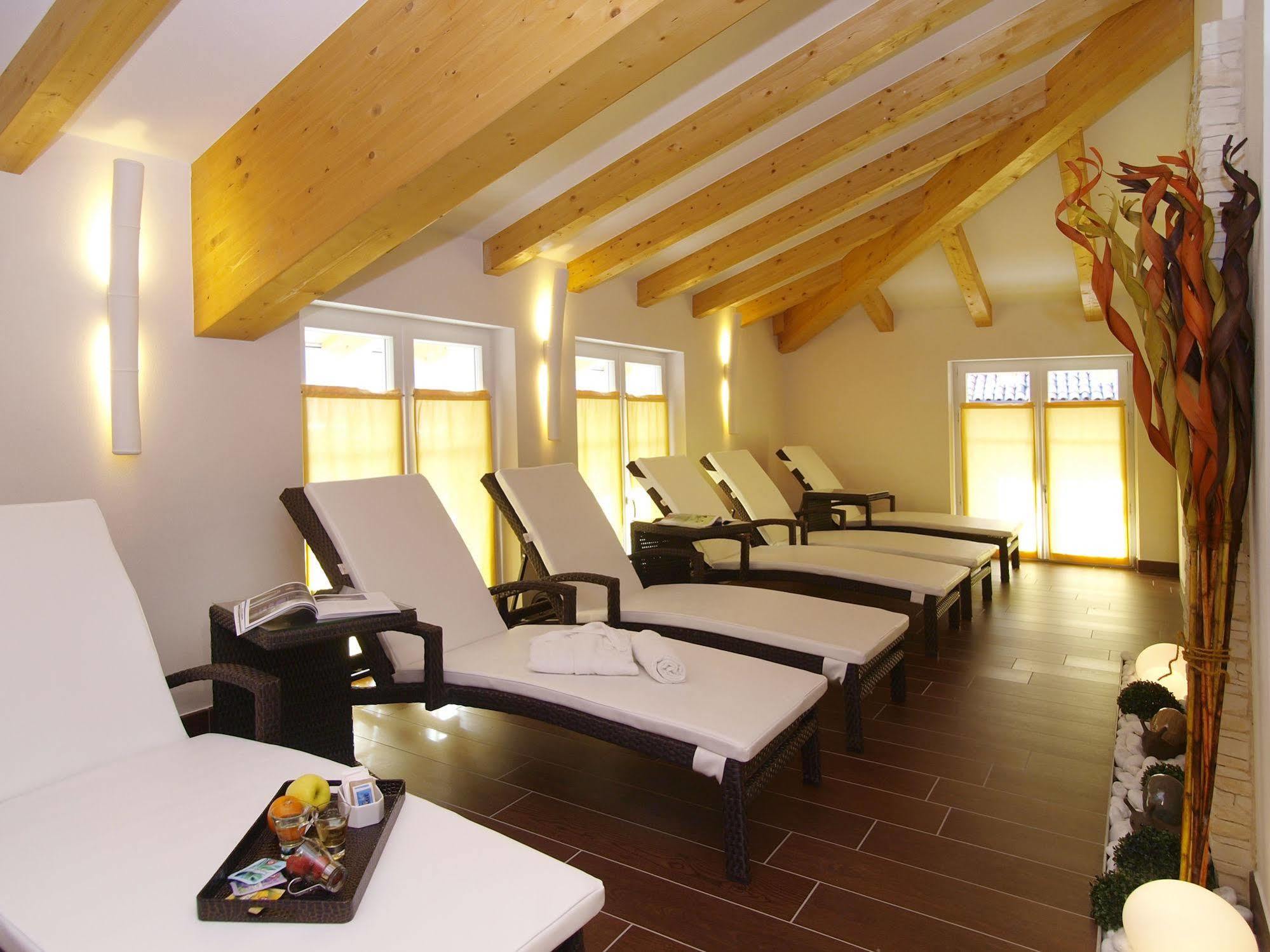 Hotel Garni Corallo Torbole Sul Garda Eksteriør bilde