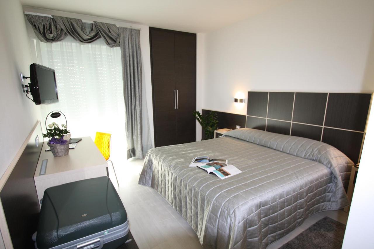 Hotel Garni Corallo Torbole Sul Garda Eksteriør bilde