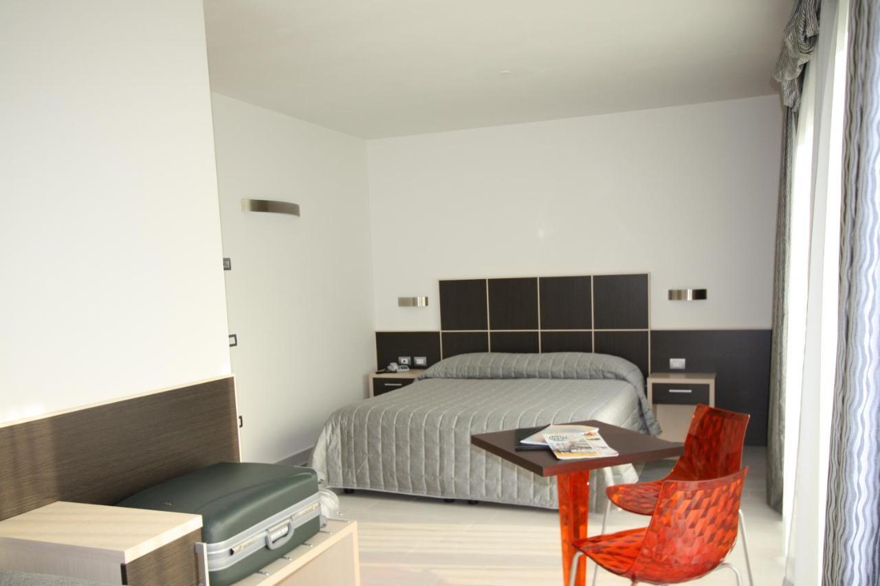 Hotel Garni Corallo Torbole Sul Garda Eksteriør bilde